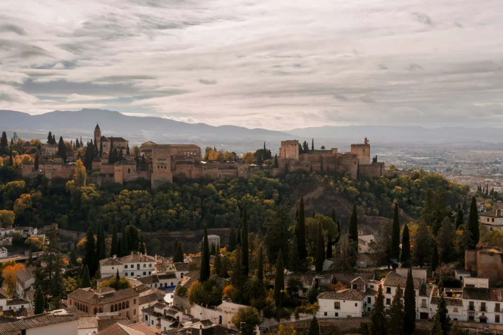 A Grenade en Andalousie, vue sur le palais de l'Alhambra